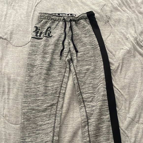 In good shape, they are super cute they just don’t fit me anymore 🥲 - Picture 1 of 4